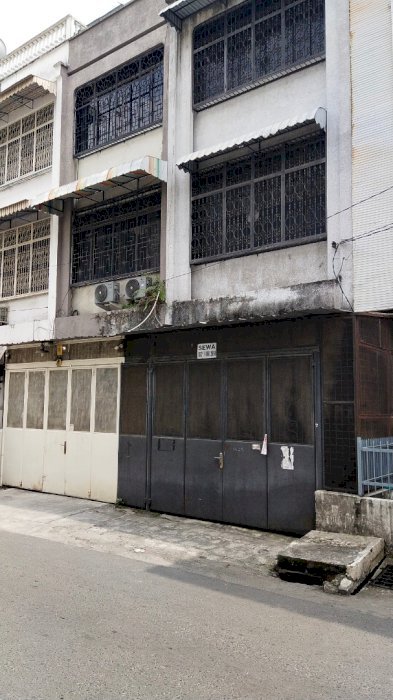 Ruko Tengah Kota Medan Jln. Warni