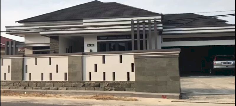 Rumah besar dan mewah full furnished