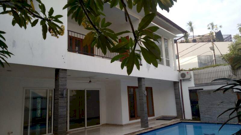Dijual Rumah Cantik dengan Private Pool di Kemang