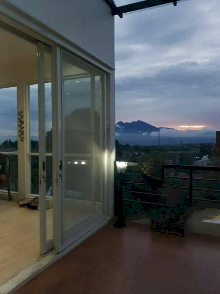 Dijual Villa Cantik 2 Lantai View Gunung Indah di Puncak Cisarua