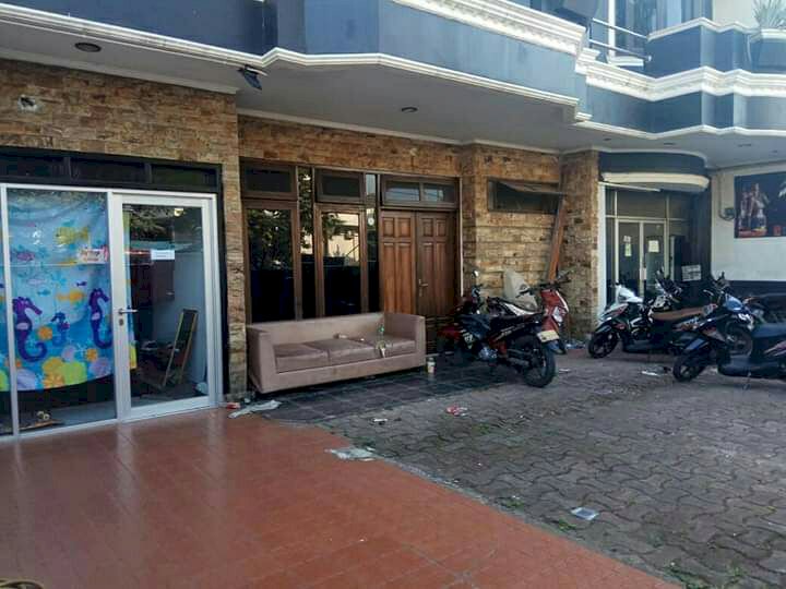 Dijual rumah untuk usaha lokasi strategis jalan raya di Duren Sawit