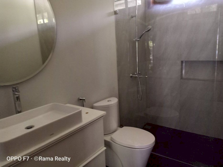 Rumah dgn tanah luas strategis dkt kawasan bisnis Kemang Timur Jaksel