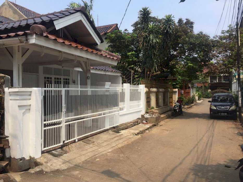 Rumah 2 Lantai di Kompleks Perumahan Taman Meruya Ilir, Jakarta Barat