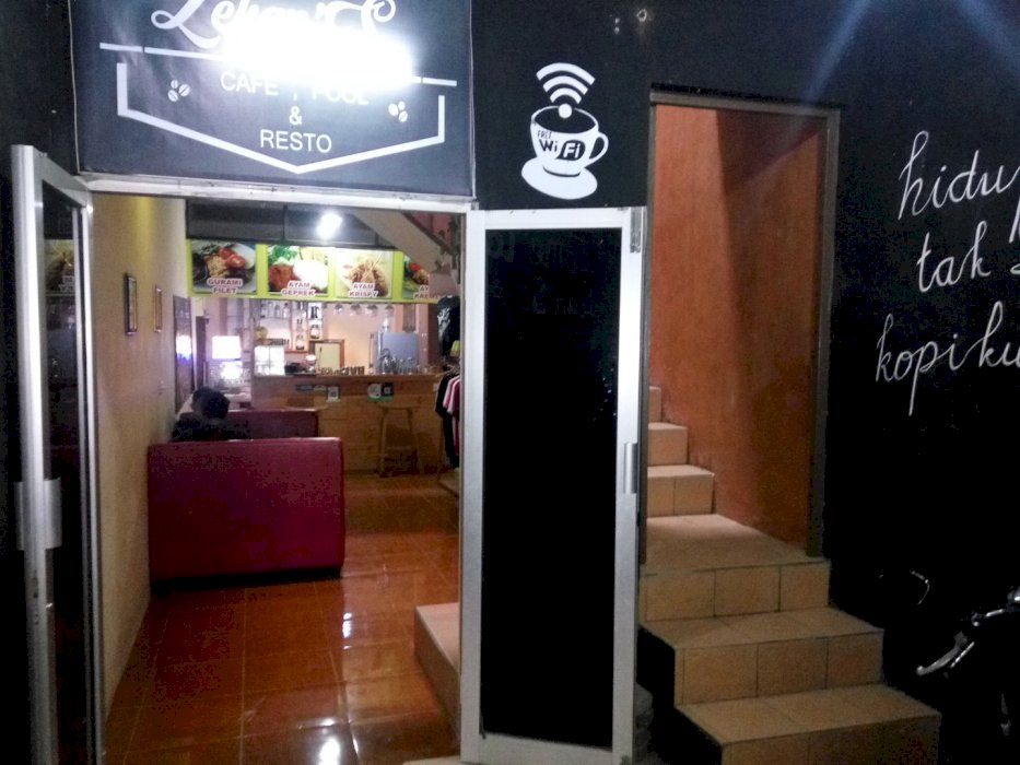 Dijual cepat BU Ruko/Cafe dan Kos"an 13 kamar.