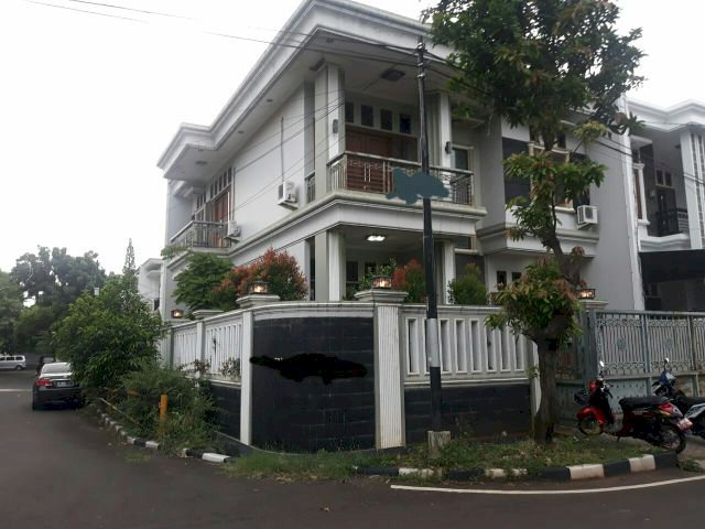 dijual Rumah Minimalis di Hoek Bagus Siap Huni di pondok Kelapa