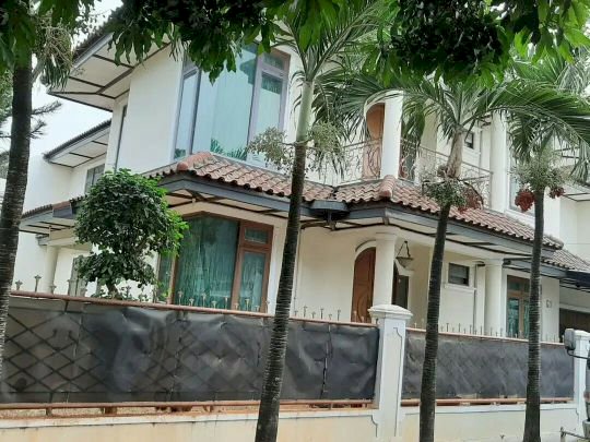 dijual Rumah 2 Lantai Dalam Komplek Siap Huni di Pondok kelapa