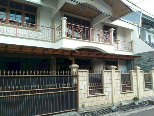 dijual rumah dalam komplek siap huni 2 lantai di Rawamangun
