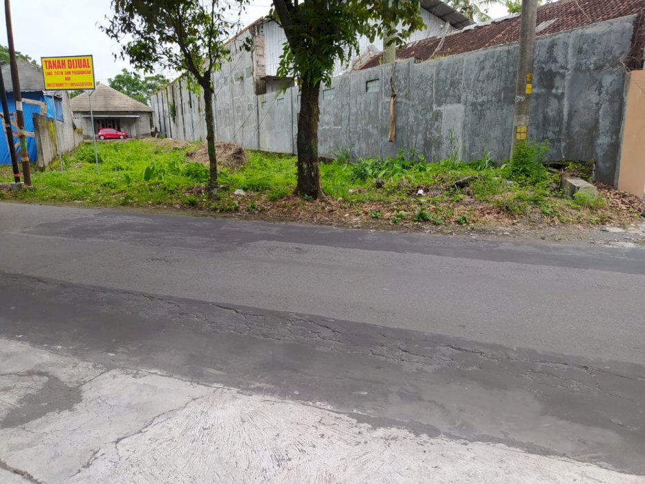 TANAH PEKARANGAN PINGGIR JALAN SLEMAN