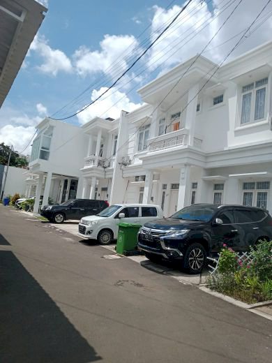 dijual Rumah siap huni lokasi strategis pondok bambu jakarta timur