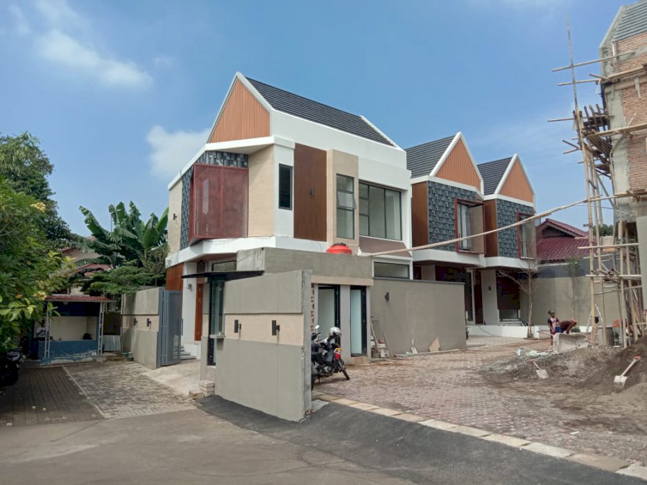 Rumah strategis di jati raya