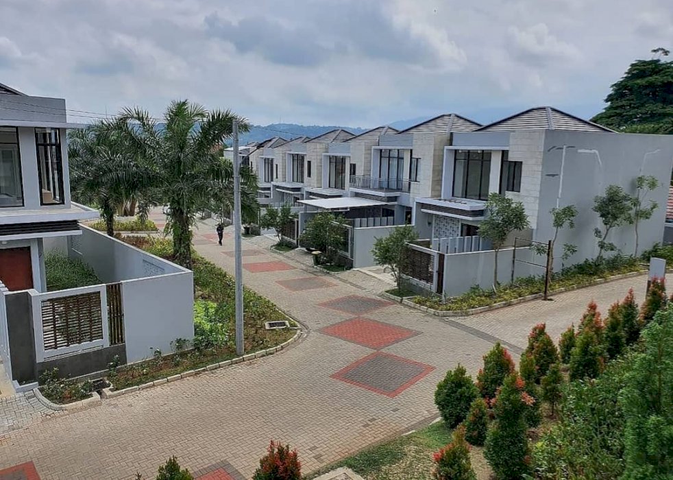 Hunian Exclusive 2 lantai + kolam renang Fasilitas Hotel Bintang 4