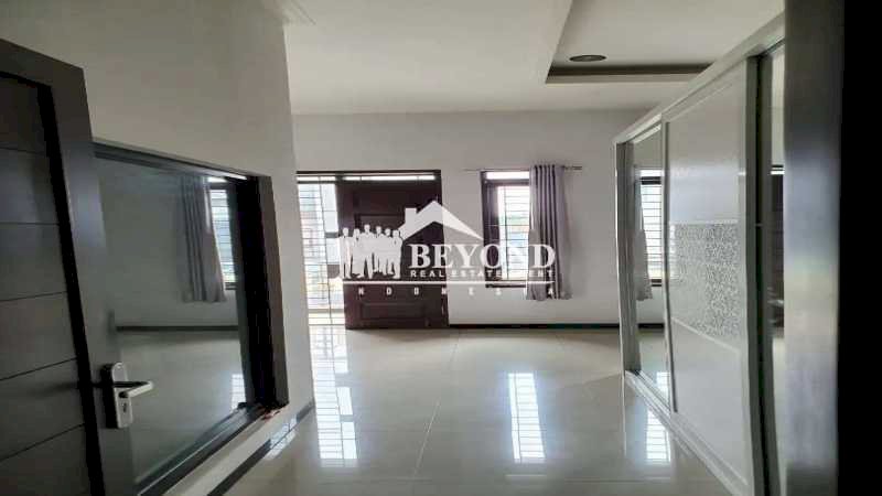 INTIP YUK ! RUMAH FULL FURNISH DI KAWASAN FAVORIT MEKARWANGI, BANDUNG