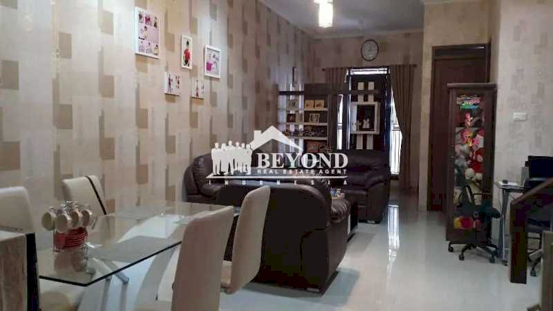 NYESEL KALAU DILEWAT ! RUMAH CANTIK SIAP HUNI DI MEKARWANGI,BANDUNG