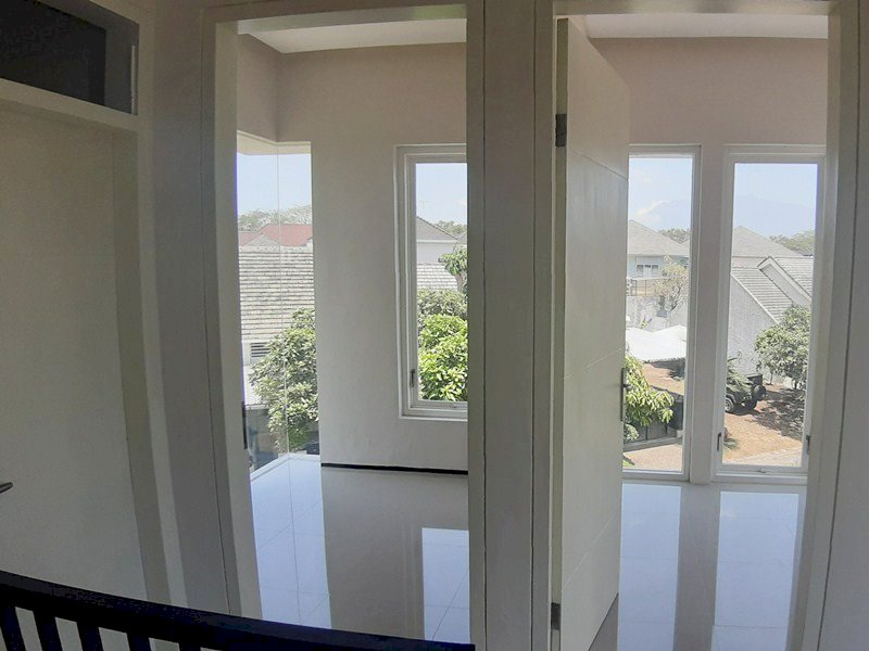 Rumah Dijual di Cluster Greenwood Golf Araya Malang