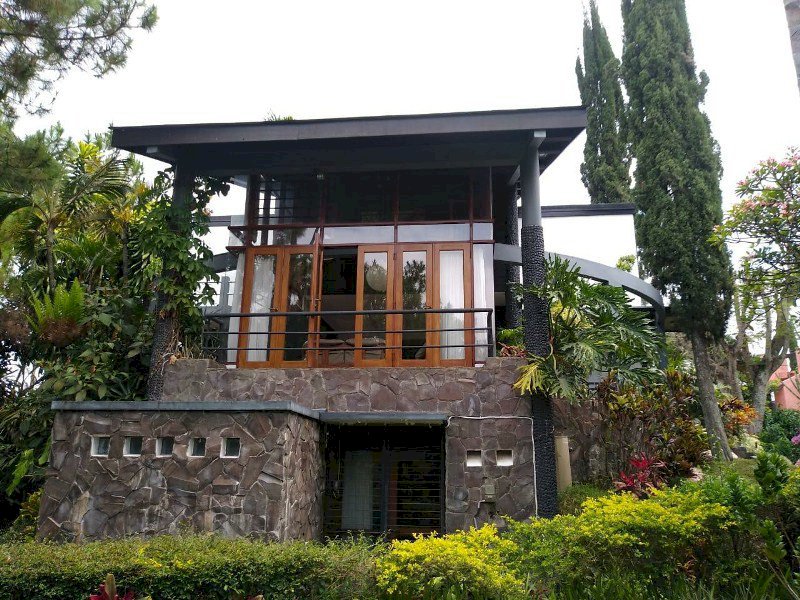 Rumah Dijual di Kompleks Villa Klub Bunga Batu