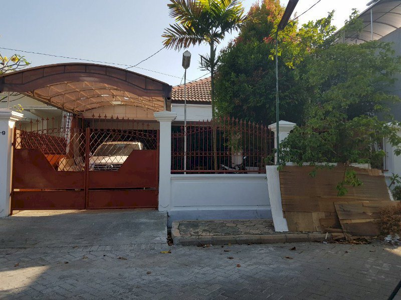 Rumah Dijual di Jalan Klampis Semolo Barat, Surabaya