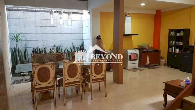 DEKAT KARANG SETRA RUMAH 2 LANTAI FULL FURNISH DI SUKAJADI,BANDUNG