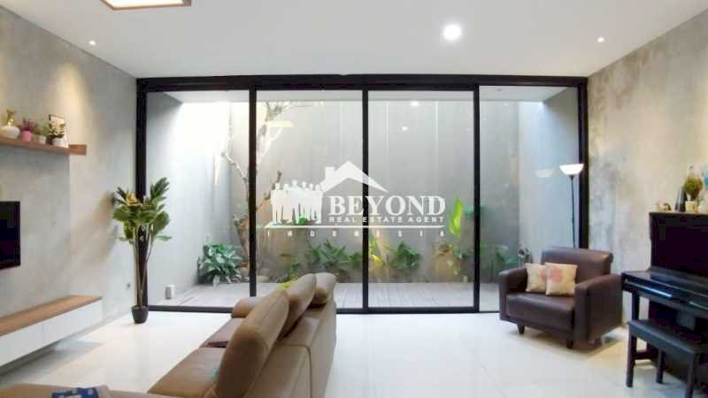 PELAYANAN TERBAIK DISINI!RUMAH STRATEGIS DI ISTANA REGENCY,PASTEUR-BDG