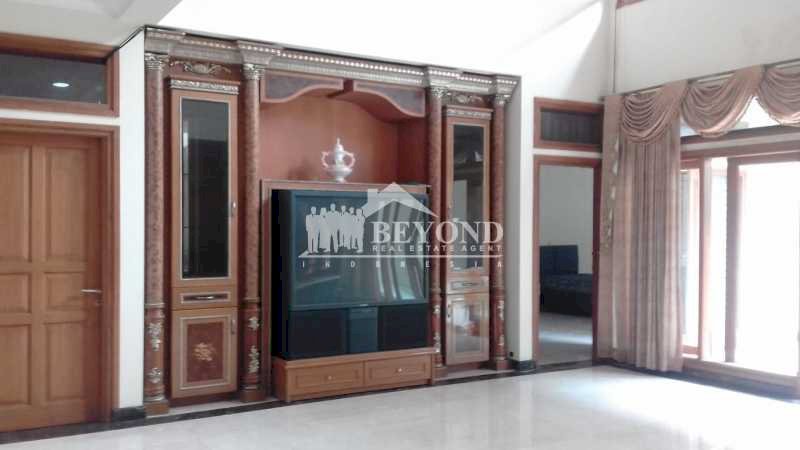 DAPAT NUANSA MODERN DAN ASRI KALAU PUNYA RUMAH DI SETRADUTA, BANDUNG