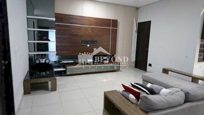 VIRAL BANGET ! RUMAH BERKELAS DAN FAVORIT DI SETRADUTA, BANDUNG