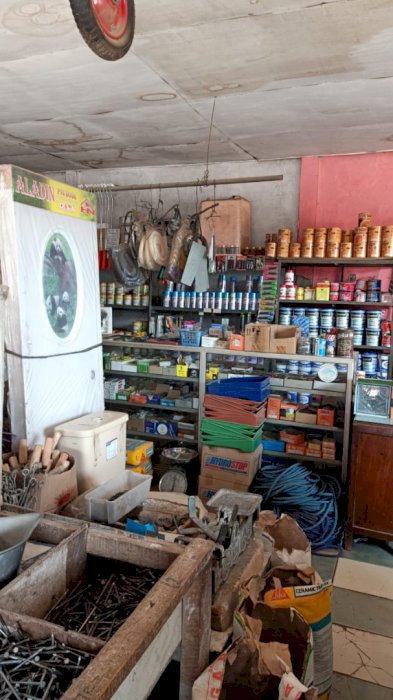 Dijual tanah beserta bangunan toko dan isi toko