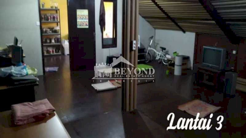 CLASSIC BIKIN TERTARIK RUMAH DI AREA FRESH SETIABUDI REGENCY,BANDUNG