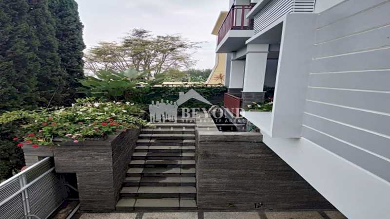 LENGKAP BANGET ! TINGGAL HUNI RUMAH KEREN DI SETIABUDI REGENCY,BDG