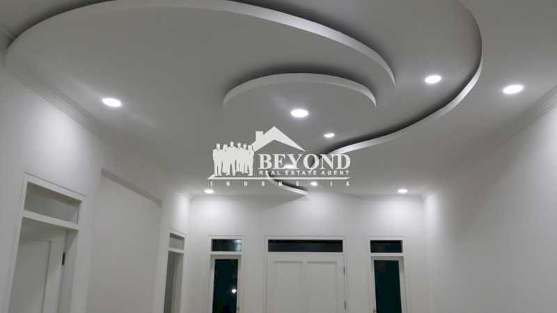 TERUNIK SIAP BIKIN ANDA BETAH RUMAH 3 LANTAI DI SETIABUDI REGENCY,BDG