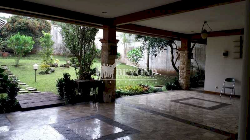 RUMAH HALAMAN LUAS BIKIN NYAMAN DI BUDI INDAH,SETIABUDI-BANDUNG