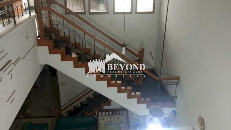 RUMAH SUASANA HIJAU BIKIN ADEM DI PADALESTARI-SETIABUDI,BANDUNG