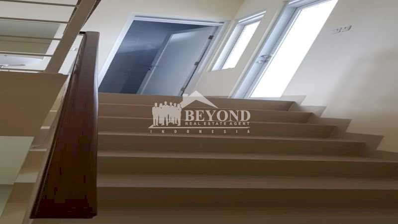 PUNYA RUMAH MANIS 2 LANTAI DI SETIABUDI REGENCY,BANDUNG