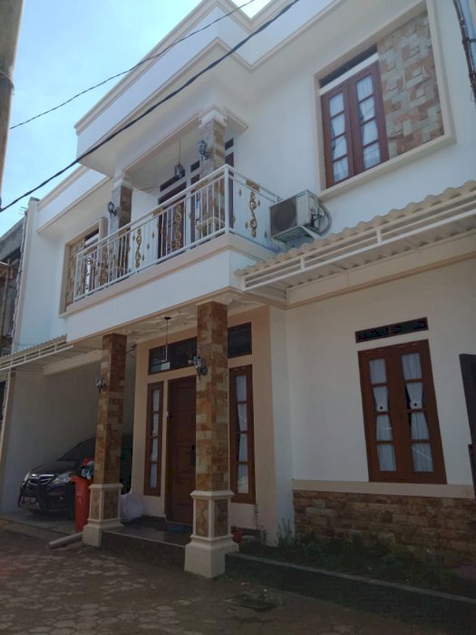 Rumah Crystal 3 lantai di tanah baru depok