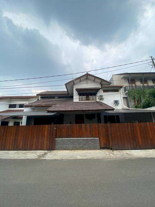 Rumah 2 Lantai Nyaman &amp; BEBAS Banjir di Pertanian Lebak Bulus Jakarta