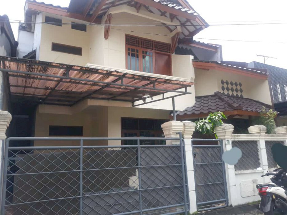 dijual rumah 2 lantai terdekat ke tol becakayu di pondok kelapa