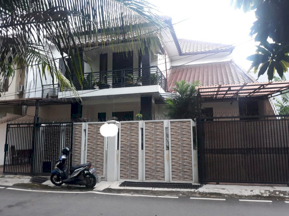 dijual rumah bagus tanah luas di pondok kelapa