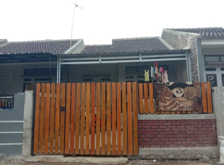 Rumah siap huni akses masuk mobil dan dilalui angkot Bandung.