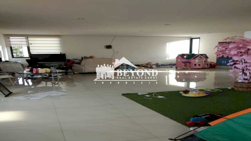 SENENGNYA PUNYA RUMAH 3 LANTAI UNTUK KELUARGA DI AREA M. TOHA,BANDUNG