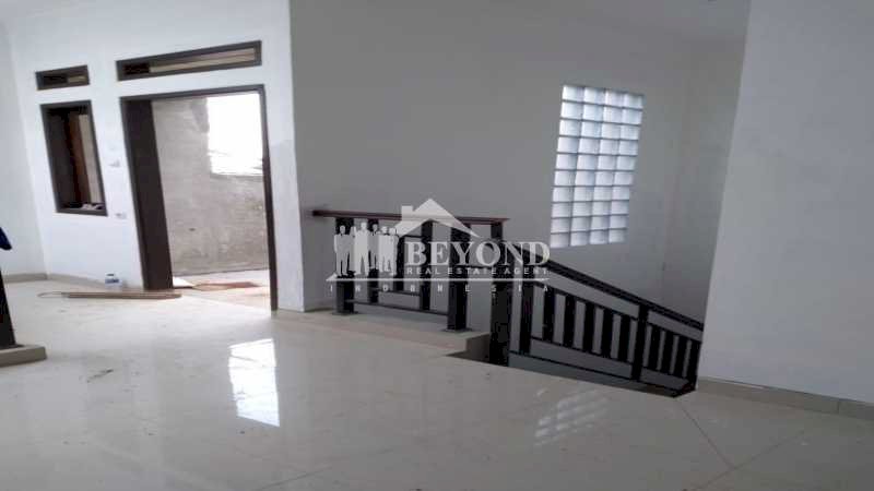 TURUN HARGA ! RUMAH 2 LANTAI KONDISI OK DI AREA PASIRLUYU, BANDUNG