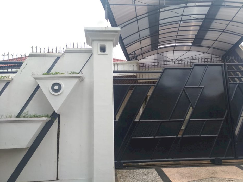 KETINTANG BARU A.Yani Surabaya rumah privacy cocok untuk Homestay