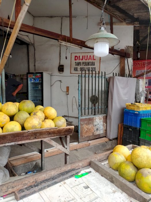 Di Jual Rumah dan 3 Unit Kios