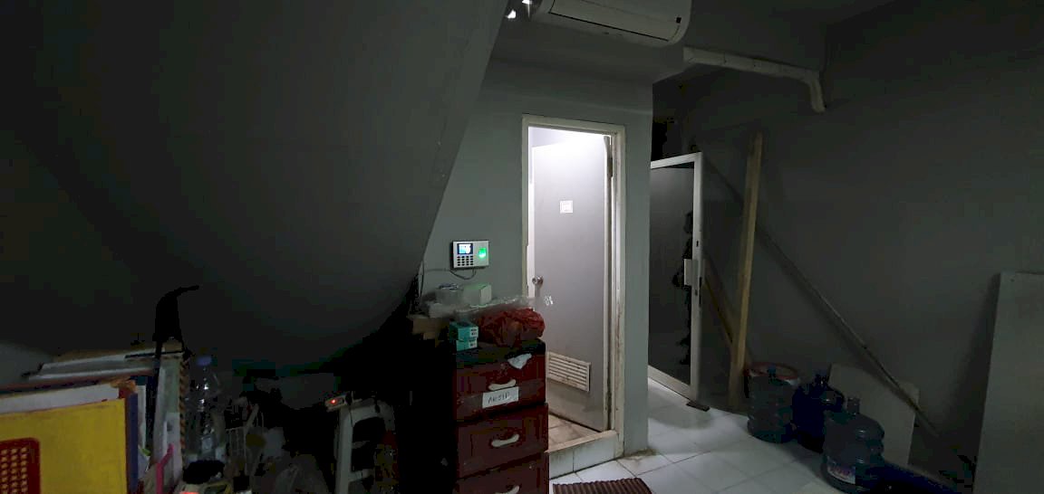 398_Disewakan Ruko 3 Lantai LT 36m LB 108m, Jl Embong Kenongo Surabaya