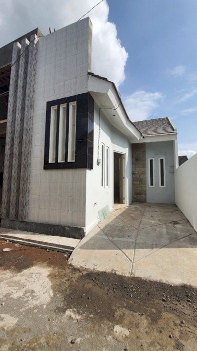 Rumah minimalis murah jl Hayam Wuruk V Jombang belakang rs. Moejito