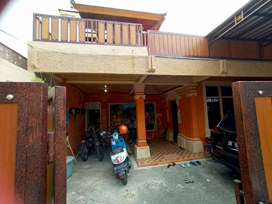 Rumah lantai 2 di jln gandapura, Kesiman
