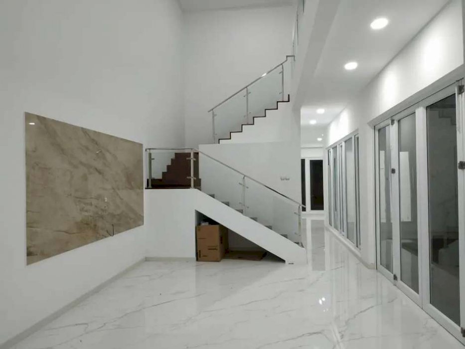 Rumah baru minimalis di Pusat Renon