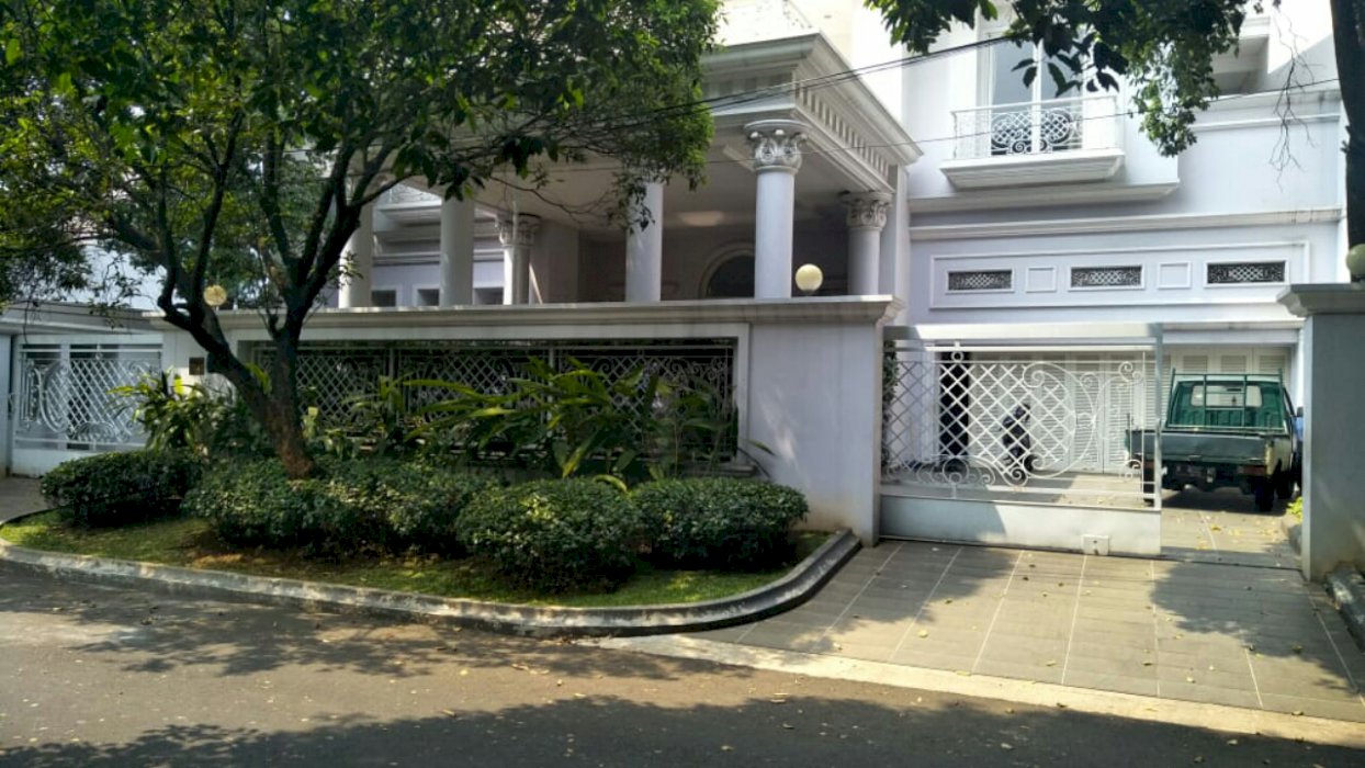 Rumah Lux Elit Desain Clasic Modern Fully Furnish Siap Huni Tinggal Bawa Koper