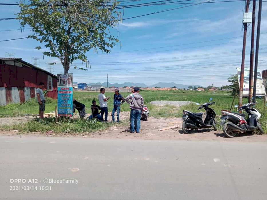 hunian keluarga sangat nyaman pinggir jalan
