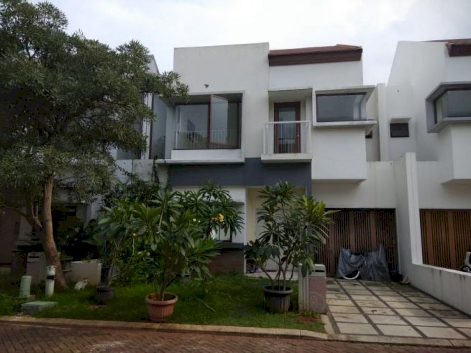 Rumah 2lt 9x16,5 Type 3KT Cluster Zebrina JGC Jakarta Garden City