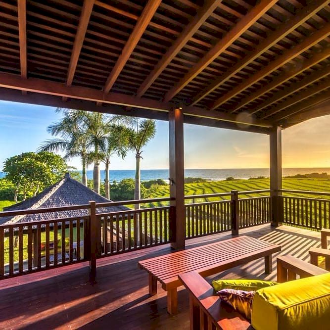 Villa MENAKJUBKAN view laut dan sawah