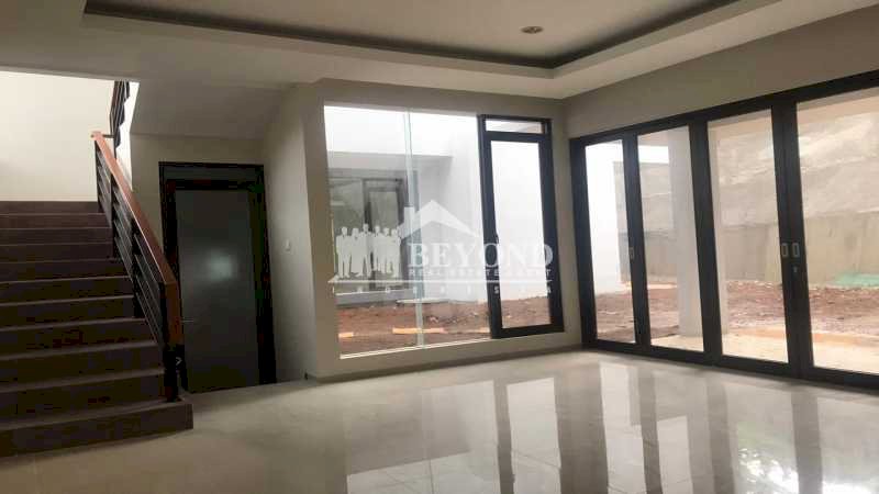 GAYA MODERN 2 LANTAI DI LOKASI HIJAU RESOR DAGO PAKAR, BANDUNG