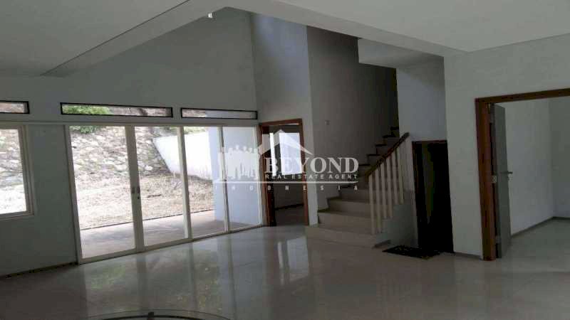 BURUAN MUMPUNG MURAH BELI RUMAH 2 LANTAI DI AREA DAGO PAKAR, BANDUNG